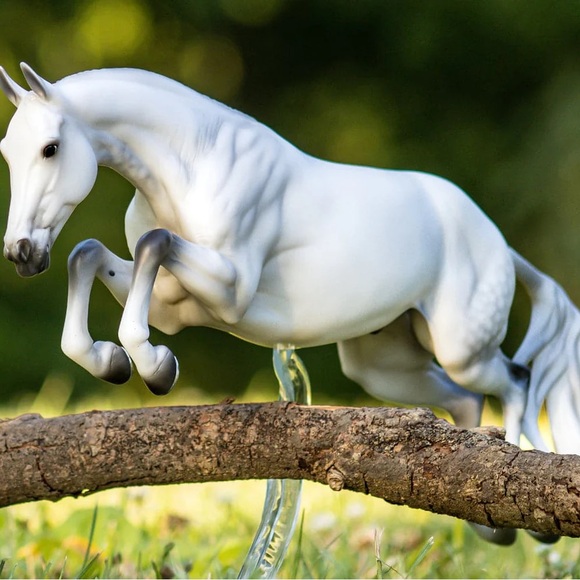 Breyer “Get rowdy” Jumping Model horse - Picture 3 of 3
